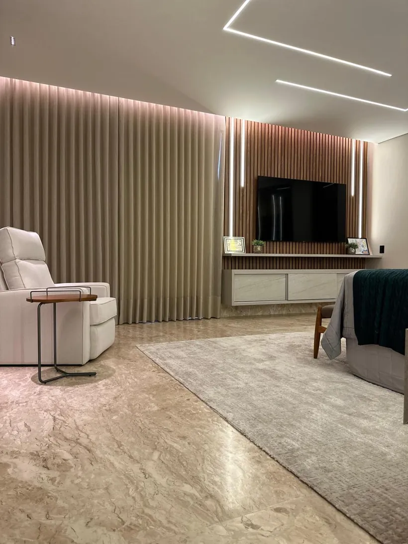 Living revestido em travertino